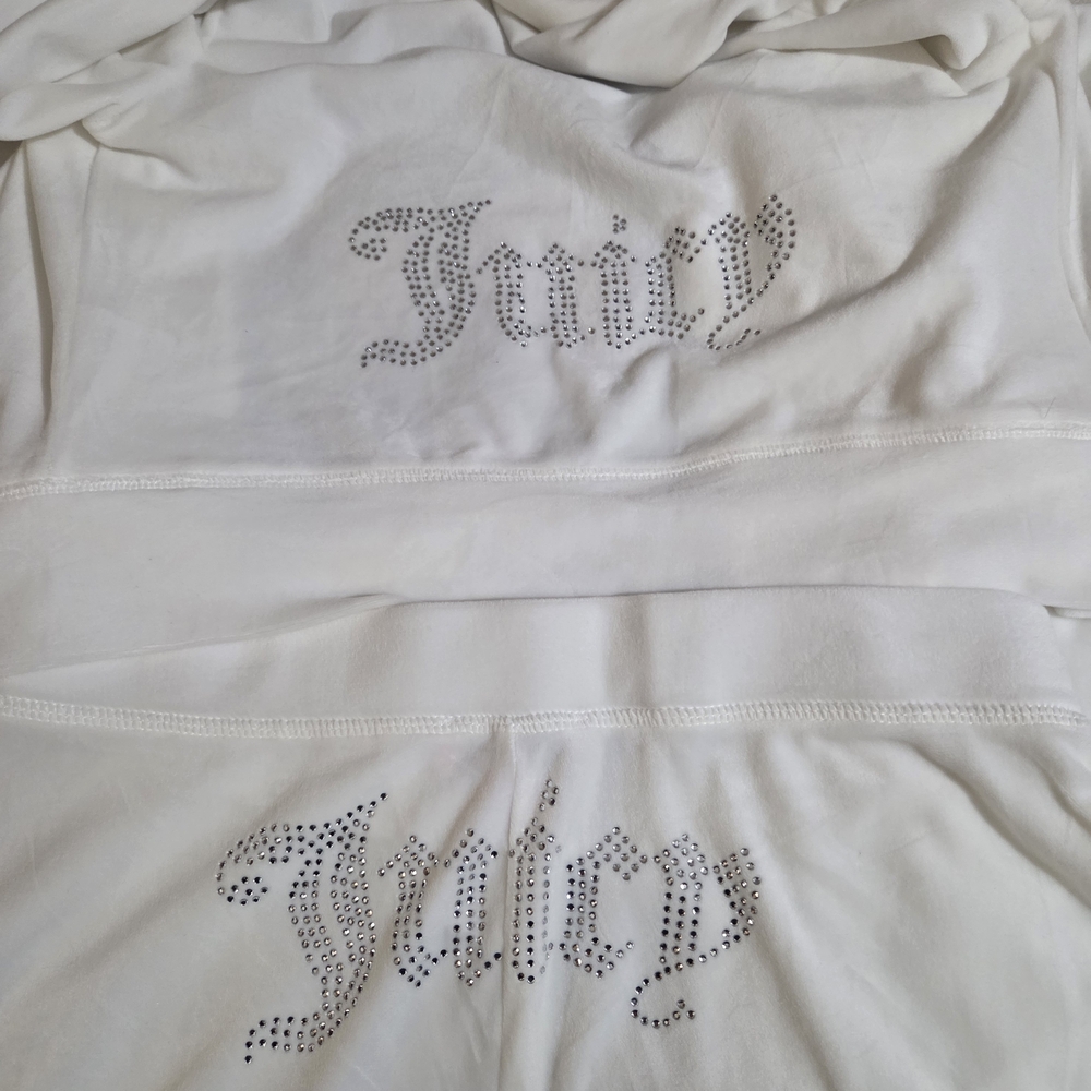 Juicy Couture White Lounge Set - Picture 2 of 4
